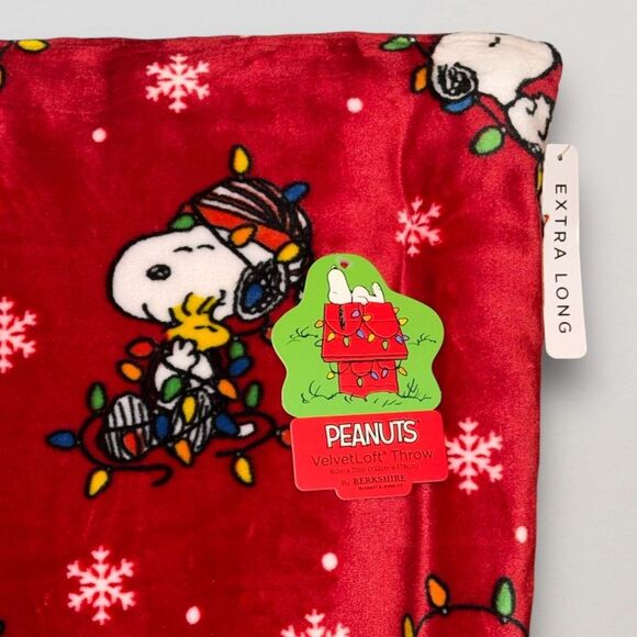 Snoopy Throw Blanket Peanuts Berkshire Christmas Lights Merry & Bright Red 60x70 - Picture 3 of 5